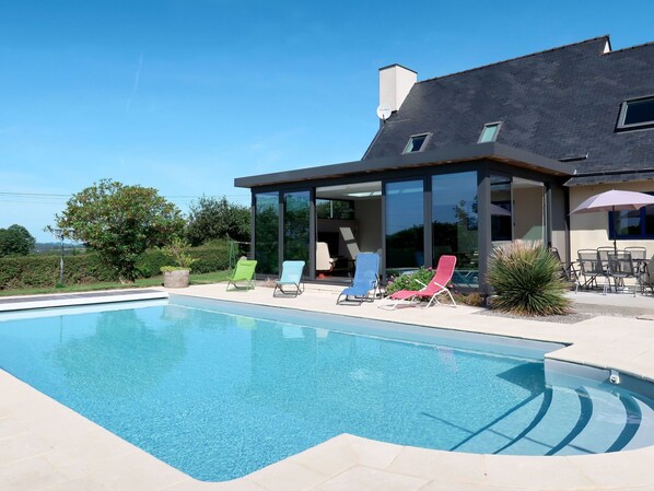 L'Eau, Ciel, Propriété, Bâtiment, Plante, Bleu Azur, Fenêtre, Piscine, Ombre, Chaise