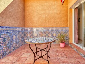 Plante, Table, Meubles, Bois, Pot De Fleur, Rectangle, Bâtiment, Design Intérieur, Brique, Plante D'Appartement