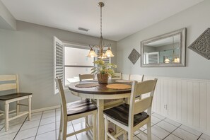 Dining Area | Cleaning Essentials Provided