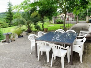 Plante, Table, Meubles, Propriété, Bâtiment, Chaise, Arbre, Tableau De Plein Air, Feuille, Botanique