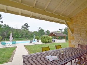 Plante, Propriété, Bâtiment, Meubles, L'Eau, Ombre, Table, Arbre, Ciel, Chaise