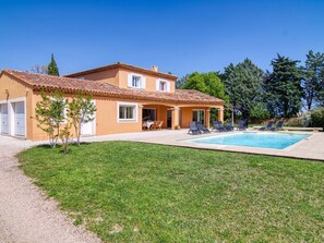 Sky, Building, Plant, Window, Tree, House, Land Lot, Grass, Cottage, Residential Area