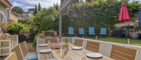 Cloud, Table, Sky, Furniture, Property, Chair, Plant, Building, Outdoor Furniture, Outdoor Table