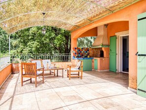 Propriété, Bâtiment, Plante, Bois, Porte, Table, Fenêtre, Ombre, Design Intérieur, Chaise