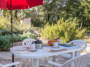 Table, Plante, Meubles, Propriété, Vaisselle, Tableau De Plein Air, Parapluie, Mobilier De Jardin, Chaise, Design Intérieur