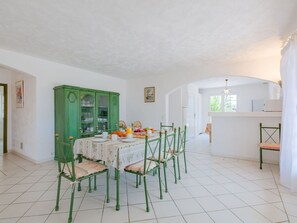 Ciel, Montagne, Jour, Bâtiment, Plante, Paysage Naturel, Maison, Végétation, Montagnes, Arbre