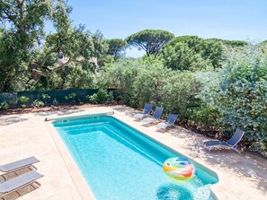 L'Eau, Plante, Ciel, Propriété, Piscine, Bleu Azur, Arbre, Plan D'Eau, Ombre, Mobilier De Jardin