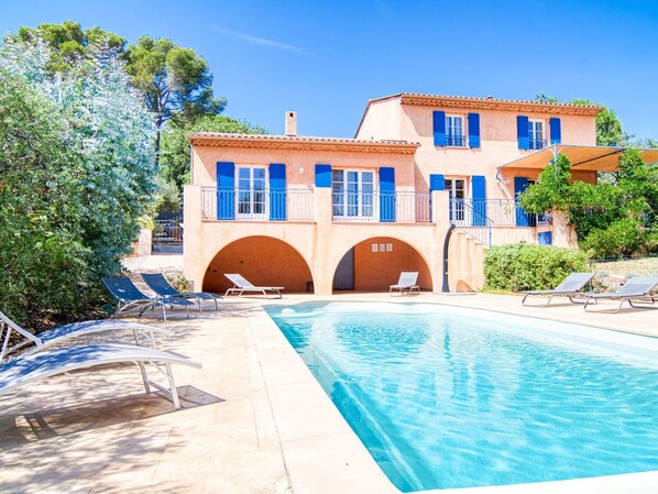 L'Eau, Plante, Ciel, Propriété, Bâtiment, Fenêtre, Bleu, Bleu Azur, Piscine, Arbre