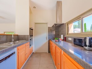 Cabinetry, Countertop, Property, Kitchen Sink, Sink, Kitchen, Wood, Kitchen Appliance, Interior Design, Home Appliance