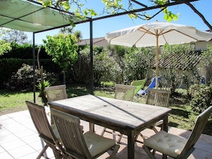 Eigentum, Grundeigentum, Tisch Im Freien, Hinterhof, Haus, Tabelle, Gebäude, Terrasse, Zimmer, Garten
