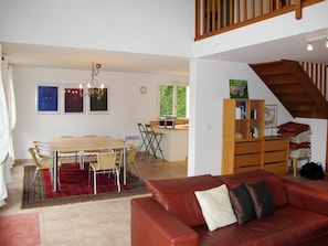 Zimmer, Möbel, Wohnzimmer, Eigentum, Gebäude, Interior Design, Haus, Decke, Tabelle, Fussboden