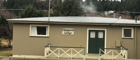 49 Derwent Street, Naseby. 'Chappies Lodge'.