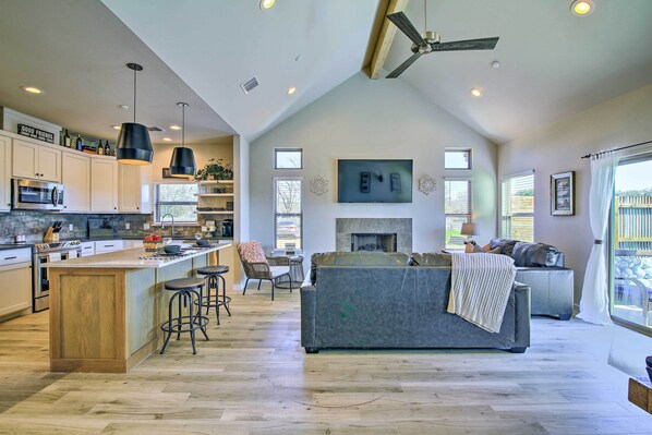 Fredericksburg Vacation Rental | 2BR | 2BA | 1,250 Sq Ft