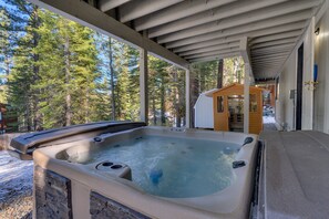 Hot tub & sauna