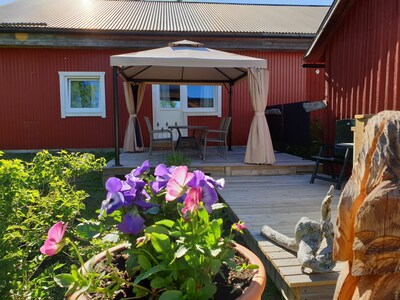Lugn semesterlägenhet i Norrfällsviken med egen terrass