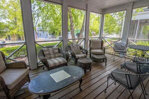 Main Level | Screened in Porch