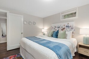 Bedroom 2 | King Bed