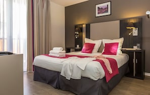 Welcome to our cozy studio with a Double bed or 2 Single beds! Let us know what you prefer.