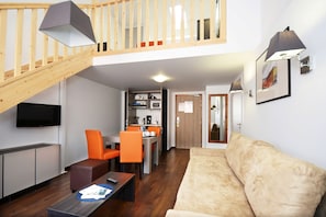 Welcome to our cozy and charming unit in Toulouse! This may be a duplex - please do specify any preferences with our team upon booking.