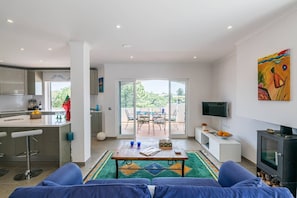 Beautiful Algarve Villa | Casa Ayanna | 2 Bedrooms | Private Pool & Close to Amenities | Almancil by Villamore