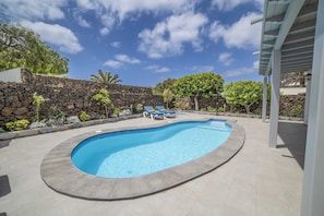 Villa Amanda | 4 Bedrooms | Jacuzzi and Heated Pool | Pool table | Great Holiday House