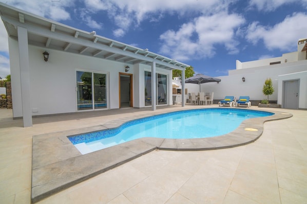 Villa Amanda | 4 Bedrooms | Jacuzzi and Heated Pool | Pool table | Great Holiday House