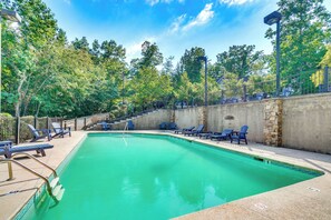Community Amenities | Outdoor Pool