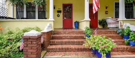 Located in the charming Historic District of Annapolis 