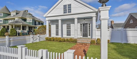 The Pineapple House with fenced in front yard. 530 Route 28 Harwich Port, Cape Cod, New England Vacation Rentals