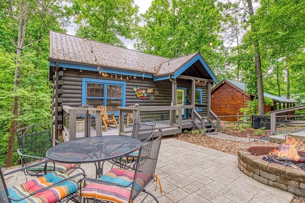 Welcome to Firefly Hollow! Smore's Kits provided FREE for all guests! Fire Pit!