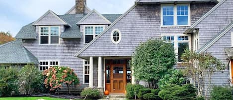 Front entrance to the Maine house.