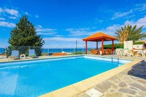 Pool and BBQ area