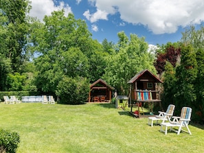 Baum, Garten, Strauch, Rasen, Grundstueck, Hütte, Schatten, Hinterhof, Gartenbauten, Park