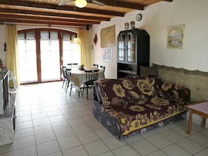 Eigentum, Zimmer, Möbel, Gebäude, Interior Design, Wohnzimmer, Grundeigentum, Haus, Fussboden, Decke