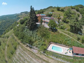 Ciel, Propriété, Bâtiment, Plante, Montagne, Arbre, Nuage, Pente, Paysage Naturel, Lot Terre