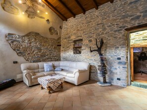 Eigentum, Zimmer, Interior Design, Möbel, Gebäude, Wand, Decke, Wohnzimmer, Haus, Fussboden
