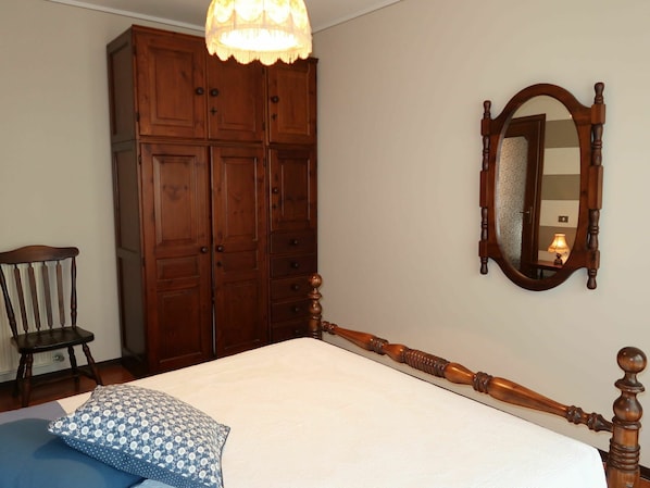 Braun, Eigentum, Möbel, Spiegel, Holz, Komfort, Beleuchtung, Interior Design, Fussboden, Tür