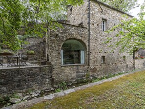 Plant, Window, Tree, Natural Landscape, Rural Area, Grass, Brick, Facade, Stone Wall, Cottage