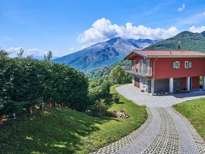 Cloud, Sky, Plant, Mountain, Building, Natural Landscape, Highland, House, Land Lot, Slope