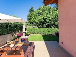 Plant, Property, Sky, Table, Building, Flowerpot, Shade, Architecture, Tree, Houseplant