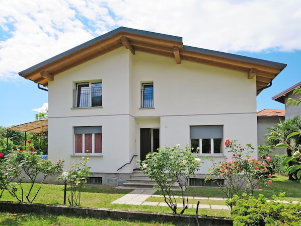 Plante, Nuage, Bâtiment, Ciel, Propriété, Fenêtre, Fleur, Maison, Lot Terre, Végétation