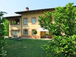 Residential Area, Shrub, Home, Garden, Lawn, Estate, Yard, Hacienda, Landscaping, Backyard