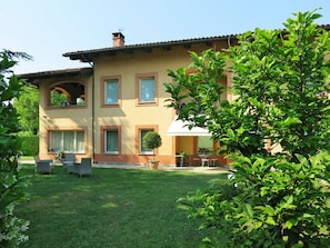 Residential Area, Shrub, Home, Garden, Lawn, Estate, Yard, Hacienda, Landscaping, Backyard