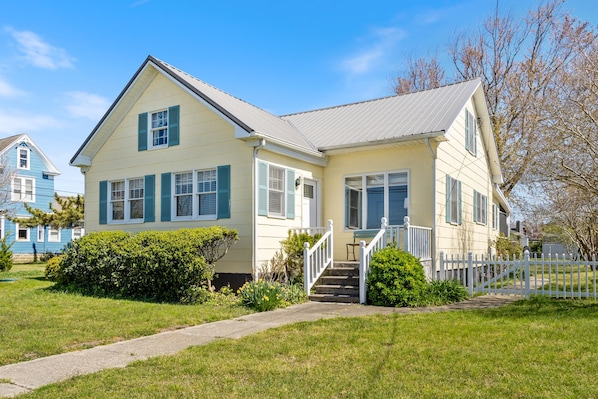 Island Temenos - A welcoming Retreat in the heart of Chincoteague Island.