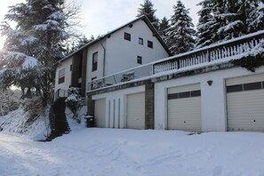 Ferienhaus EifelNatur 1 im Winter. 