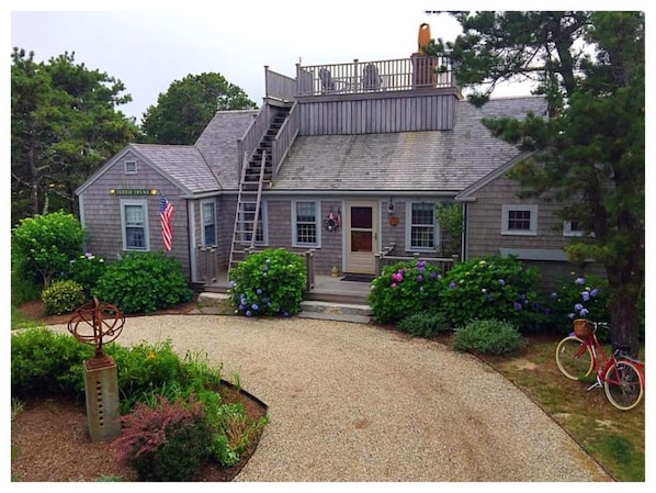 Front of house - circular driveway