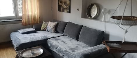 Wohnzimmer mit Schlafcouch