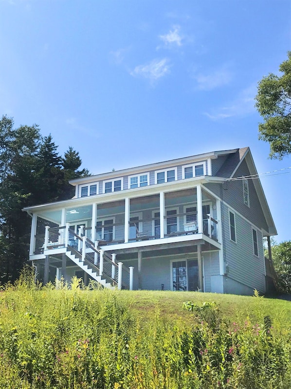 Lowell's Cove Home facing the ocean