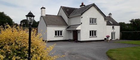 Wellfield Farmhouse - the perfect place to stay for your holiday in Ireland.