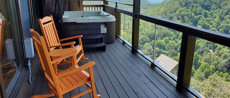 Enjoy The Hot Tub With Amazing Views - Night or Day!